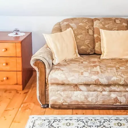 Three-bedroom In Szteklin