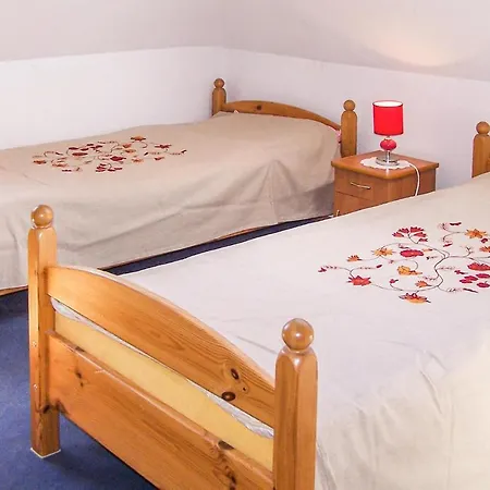 Three-bedroom In Dom wakacyjny Szteklin