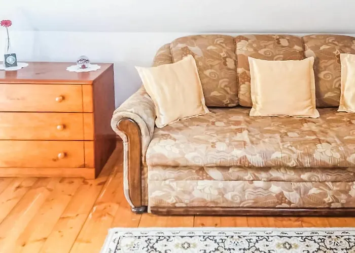 Three-bedroom In Szteklin